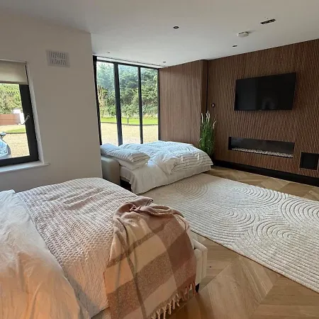 Modern Luxury Sleeps 20 Villa