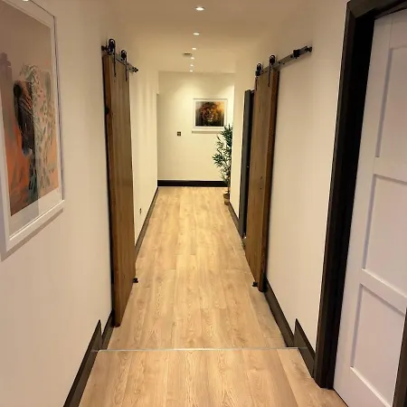 Villa Modern Luxury Sleeps 20 *