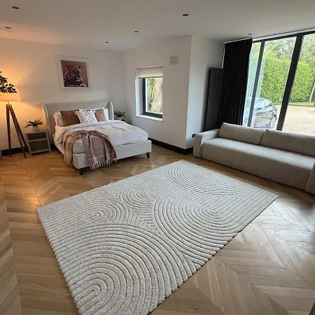 Modern Luxury Sleeps 20 Lispapple Cross Roads