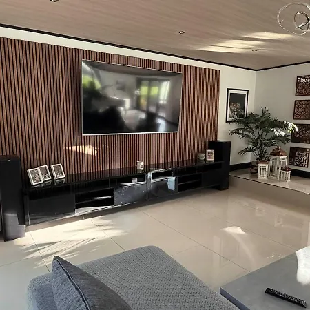Modern Luxury Sleeps 20 Villa Lispapple Cross Roads