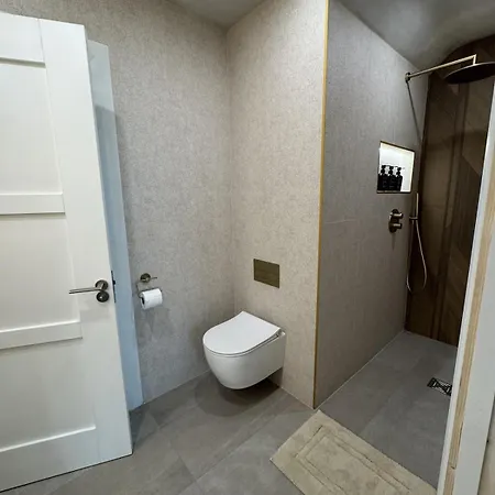 Villa Modern Luxury Sleeps 20 *