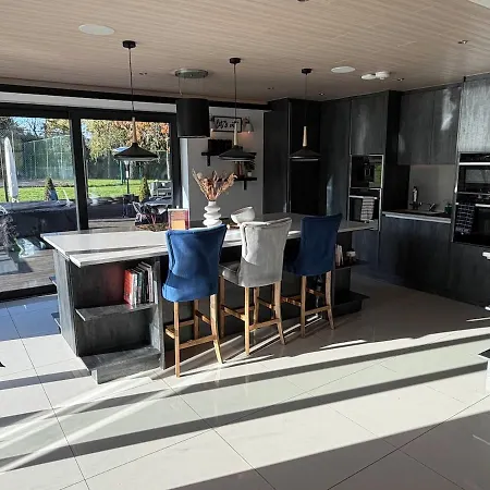 Modern Luxury Sleeps 20 Villa Lispapple Cross Roads