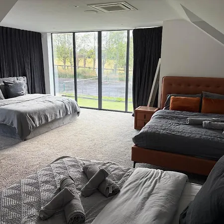 Modern Luxury Sleeps 20 Villa