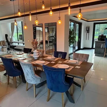 Modern Luxury Sleeps 20 Lispapple Cross Roads