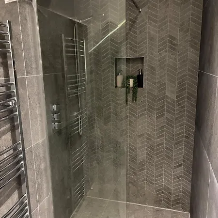 Modern Luxury Sleeps 20 Lispapple Cross Roads