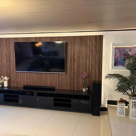 Villa Modern Luxury Sleeps 20