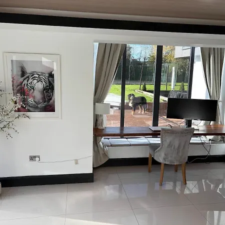 Villa Modern Luxury Sleeps 20