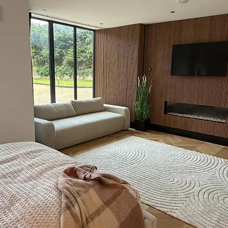 Villa Modern Luxury Sleeps 20