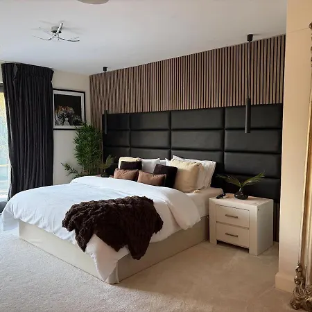 Villa Modern Luxury Sleeps 20 Lispapple Cross Roads