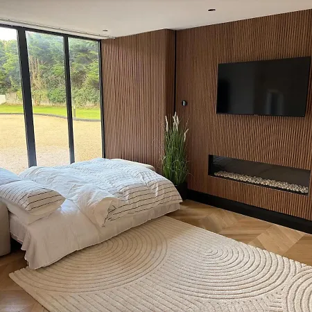 Modern Luxury Sleeps 20 Villa