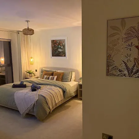 Modern Luxury Sleeps 20