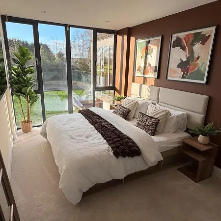 Modern Luxury Sleeps 20 Villa