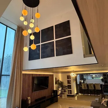 Modern Luxury Sleeps 20 Villa *